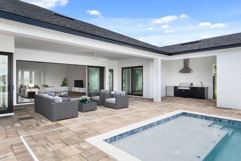 custom-home-builder-outdoor-living-highland-homes-mascott-fl