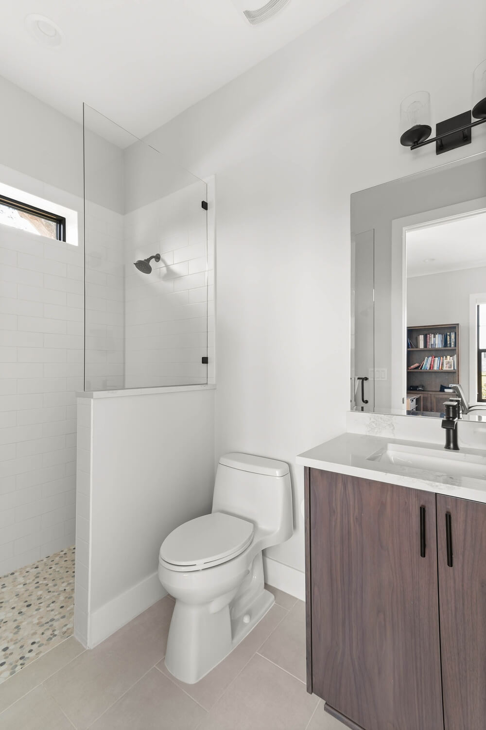 custom-home-builder-bathroom-toilet-highland-homes-okahumpka-fl